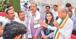 Gehlot in Amethi: Attacks BJP over misuse of Central agencies